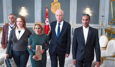 قيس سعيد يستقبل « لجنة شعبية » من قفصة لإرجاع نشاط الفسفاط على السكة قيس سعيد يستقبل « لجنة شعبية » من قفصة لإرجاع نشاط الفسفاط على السكة