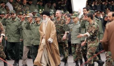الحرس الثوري الإيراني يؤكد أنه سيتصدى لكل من يعمل على زعزعة أمن البلاد الحرس الثوري الإيراني يؤكد أنه سيتصدى لكل من يعمل على زعزعة أمن البلاد