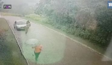 Vidéo du Brésil : Nu et au volant, un homme s’arrête pour pourchasser une femme Vidéo du Brésil : Nu et au volant, un homme s’arrête pour pourchasser une femme
