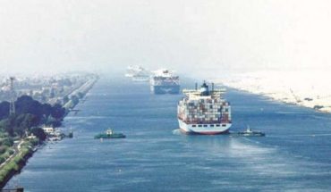 مصر تعلن حالة الطوارئ بقناة السويس و تمنع السفن من دخول موانئ في البحرين الأحمر و المتوسط مصر تعلن حالة الطوارئ بقناة السويس و تمنع السفن من دخول موانئ في البحرين الأحمر و المتوسط