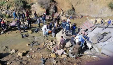 وفاة 22 شخصا و إصابة 21 اخرين في انقلاب حافلة سياحية متجة إلى عين دراهم وفاة 22 شخصا و إصابة 21 اخرين في انقلاب حافلة سياحية متجة إلى عين دراهم