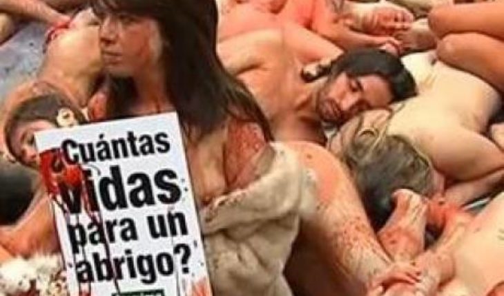 Espagne : des manifestants nus tachés de sang contre l’industrie de la mode ( vidéo )