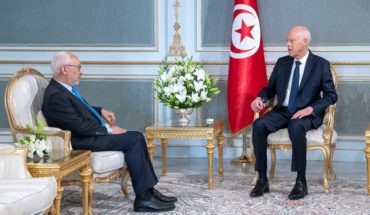 قيس سعيد يستقبل الإخواني راشد الغنوشي ويطلب التسريع في تشكيل الحكومة قيس سعيد يستقبل الإخواني راشد الغنوشي ويطلب التسريع في تشكيل الحكومة