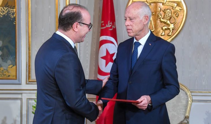 بعد طلب التفويض بإصدار المراسيم هل يسعى الفخفاخ وقيس سعيد لحل البرلمان ؟