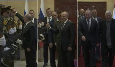 Poutine se baisse pour ramasser la casquette d’un soldat palestinien et la lui remet sur la tête Poutine se baisse pour ramasser la casquette d’un soldat palestinien et la lui remet sur la tête