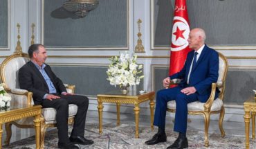 قيس سعيد يسقبل الطبوبي وسعاد عبد الرحيم لفهم ما يحدث من احتجاجات أعوان النظافة قيس سعيد يسقبل الطبوبي وسعاد عبد الرحيم لفهم ما يحدث من احتجاجات أعوان النظافة