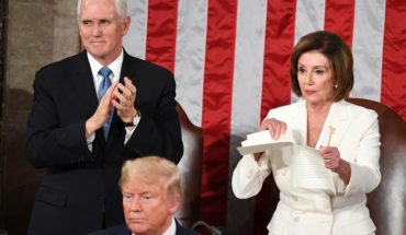 Trump refuse de serrer la main de Nancy Pelosi… elle riposte en déchirant son discours