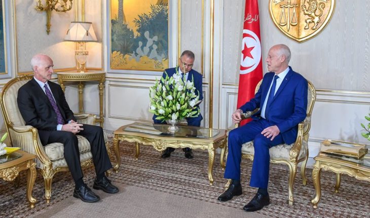 رئيس لجنة الخدمات المسلحة في الكونغرس الأمريكي يؤكد لقيس سعيد استعداد بلاده لدعم الديمقراطية الناشئة في تونس