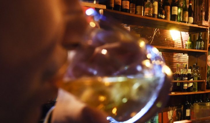 L’algérien entre mosquées politiques et bars sauvages