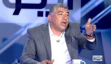 أغلق التلفاز إشفاقا على رأسي أغلق التلفاز إشفاقا على رأسي