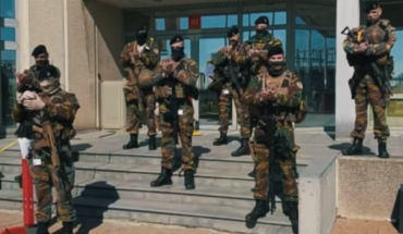VIDÉO : Covid-19 oblige, les militaires belges applaudissent toutes les personnes qui aident VIDÉO : Covid-19 oblige, les militaires belges applaudissent toutes les personnes qui aident