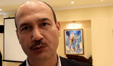 الوزير النهضاوي منجي مرزوق ، بريشة على رأسه ، يُسْقِطُُ القرارات الحكومية الوزير النهضاوي منجي مرزوق ، بريشة على رأسه ، يُسْقِطُُ القرارات الحكومية