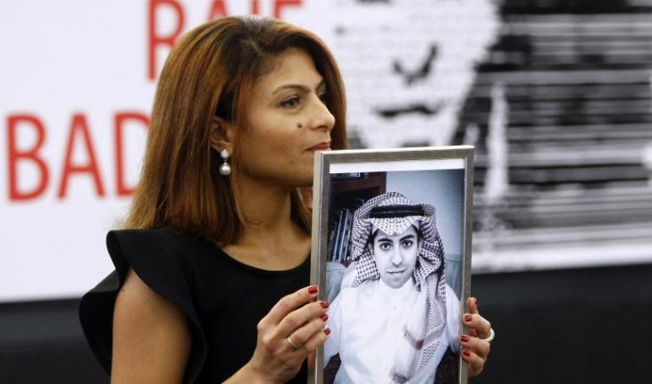 Arabie Saoudite : Tentative de meurtre en prison sur le blogueur Raif Badawi, sa femme témoigne