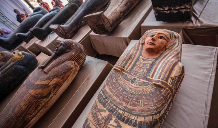 L’Egypte dévoile une centaine de sarcophages vieux de plus de 2 500 ans en parfait état
