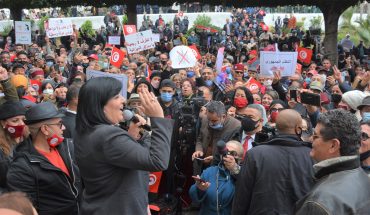 Abir Moussi à Sfax : Encore un bain de foule qui s’agglutine autour d’elle Abir Moussi à Sfax : Encore un bain de foule qui s’agglutine autour d’elle