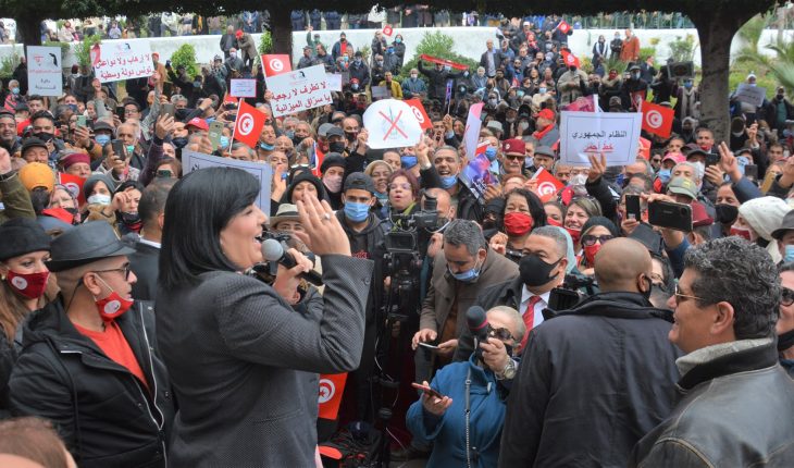 Abir Moussi à Sfax : Encore un bain de foule qui s’agglutine autour d’elle