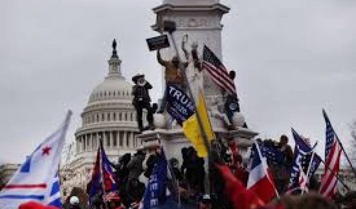 Etats-Unis :  la police arrête un homme armé ayant tenté de pénétrer dans l’enceinte du Capitole
