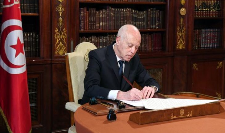 قيس سعيد يبعث للمشيشي مخطوطا إخشيديا حول تحوير الحكومة