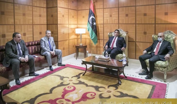 محمد المنفي يبحث مع السفير الجزائري لدى ليبيا العلاقات بين البلدين