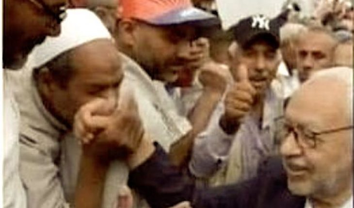 Embrasser la main du diable en Tunisie.