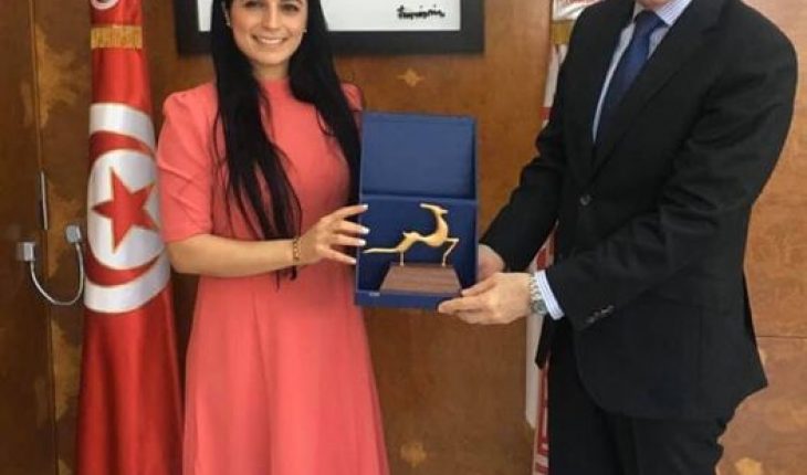 Que fait l’ambassadeur turc chez Olfa Hamdi, PDG de Tunisair ?