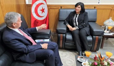 عبير موسي تستقبل سفير فرنسا بمقر حزبها عبير موسي تستقبل سفير فرنسا بمقر حزبها