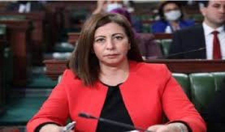 منظمة « أنا يقظ » تتهم حسناء بن سليمان بالتستّر على القضاة الفاسدين وتندّد بذلك