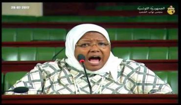 Ya Mme la députée : رَاهُو فُمُّكْ أثْقَلْ مِنْ ملَايِِكْتِكْ Ya Mme la députée : رَاهُو فُمُّكْ أثْقَلْ مِنْ ملَايِِكْتِكْ