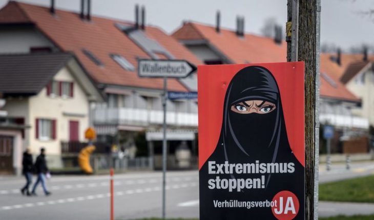 La Suisse approuve par référendum l’interdiction de la burqa