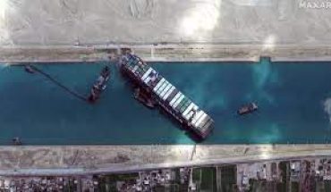Canal de Suez : le porte-conteneurs a été «tourné» mais ne flotte pas encore Canal de Suez : le porte-conteneurs a été «tourné» mais ne flotte pas encore