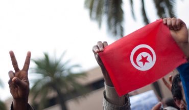 الديمقراطية ليست ناقة نركبها ونقول لها : زَعْ الديمقراطية ليست ناقة نركبها ونقول لها : زَعْ
