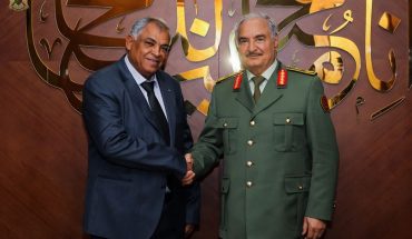 ليبيا : المشير خليفة حفتر يستقبل نائب رئيس وزراء حكومة الوحدة الوطنية ليبيا : المشير خليفة حفتر يستقبل نائب رئيس وزراء حكومة الوحدة الوطنية