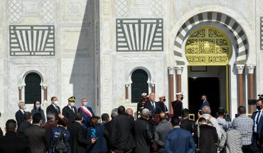 في ذكري وفاة الزعيم بورقيبة، قيس سعيد يُوصِدُ الباب أمام مناورات الإخوان وأذنابهم بخصوص المحكمة الدستورية في ذكري وفاة الزعيم بورقيبة، قيس سعيد يُوصِدُ الباب أمام مناورات الإخوان وأذنابهم بخصوص المحكمة الدستورية