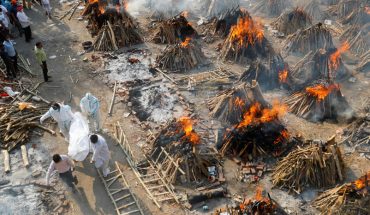 Covid-19 : Un crématorium à ciel ouvert sur un parking en Inde Covid-19 : Un crématorium à ciel ouvert sur un parking en Inde