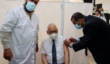 Ghannouchi, qui sent le sang, se fait inoculer le vaccin contre le kourina. Ghannouchi, qui sent le sang, se fait inoculer le vaccin contre le kourina.