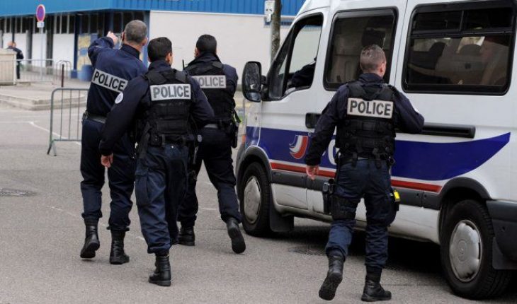 France : Un tunisien crie «Allahu akbar» et égorge une fonctionnaire de police à Rambouillet