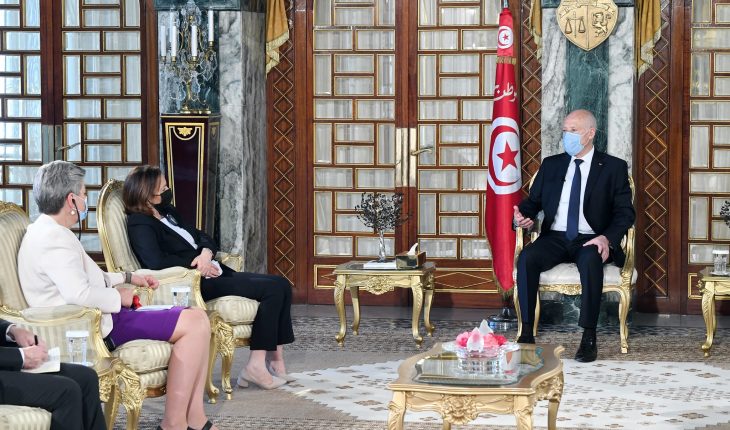 وزيرة الداخلية الإيطالية و المفوضة الأوروبية المكلفة بالشؤون الداخلية تبحثان موضوع الهجرة مع قيس سعيد