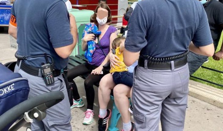 Disneyland Paris contraint de s’excuser après avoir demandé à une maman de ne pas allaiter en public