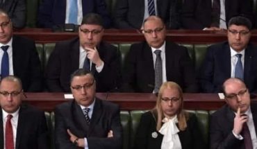 الوزير السابق حاتم العشي يؤكد أن المشيشي كان على علم بقرار الأيام المفتوحة الكارثة للتلقيح الوزير السابق حاتم العشي يؤكد أن المشيشي كان على علم بقرار الأيام المفتوحة الكارثة للتلقيح
