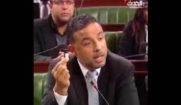 وزارة الدفاع تكذّب إشاعة نجاح تجربة دواء مضاد لفيروس كوفيد التي يروج لها الدرويش سيف مخلوف وزارة الدفاع تكذّب إشاعة نجاح تجربة دواء مضاد لفيروس كوفيد التي يروج لها الدرويش سيف مخلوف