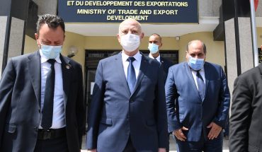 و يُطعمون الطعامَ على حبّه مسكينا و يتيما و أسيرا و يُطعمون الطعامَ على حبّه مسكينا و يتيما و أسيرا