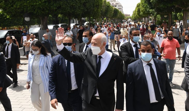 تململ وسط «المساندين النقديين» للرئيس وقلق والتقاط أنفاس لدى الخصوم
