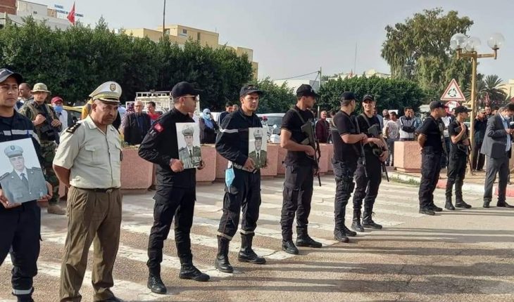 إحياء الذكرى الثامنة لاستشهاد 6 أعوان من الحرس الوطني في سيدي علي بن عون إحياء الذكرى الثامنة لاستشهاد 6 أعوان من الحرس الوطني في سيدي علي بن عون