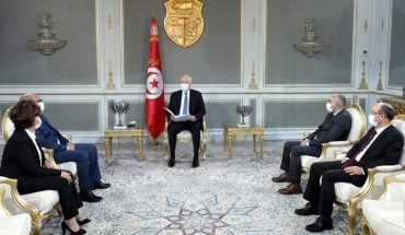 قيس سعيّد يجتمع برؤوس القضاء للطعن في شرعية الإنتخابات قيس سعيّد يجتمع برؤوس القضاء للطعن في شرعية الإنتخابات
