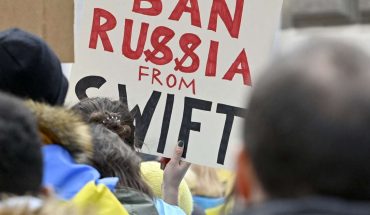 Les USA, l’UE et le Royaume-Uni annoncent l’exclusion de grandes banques russes du réseau SWIFT Les USA, l’UE et le Royaume-Uni annoncent l’exclusion de grandes banques russes du réseau SWIFT