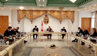 عثمان الجرندي يبرّر لسفراء « مجموعة السبع » قرار حل المجلس الأعلى للقضاء عثمان الجرندي يبرّر لسفراء « مجموعة السبع » قرار حل المجلس الأعلى للقضاء