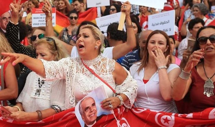 في مواجهة السلطة الدينية