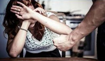 يكون عيد الأمهات أنبل عندما ننهي العنف المسلّط على النساء يكون عيد الأمهات أنبل عندما ننهي العنف المسلّط على النساء