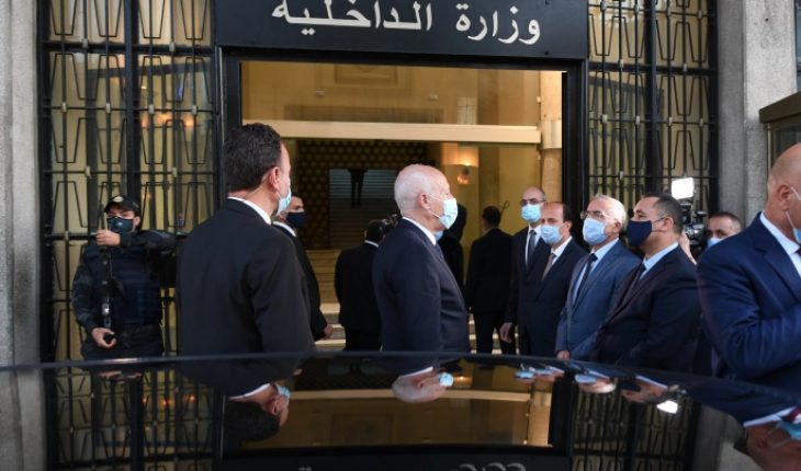 قيس سعيد من مقر الداخلية: الحرائق المفتعلة التي شهدتها بعض المناطق، هي محاولة يائسة لحرق البلاد