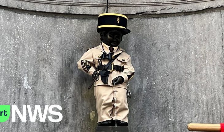 En Belgique, le célèbre Manneken Pis revêt le costume du « Gendarme à Saint-Tropez »